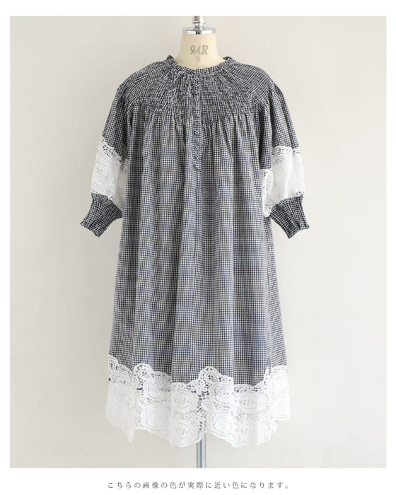 足元で揺れるレースのギンガムチェックミディアムワンピース