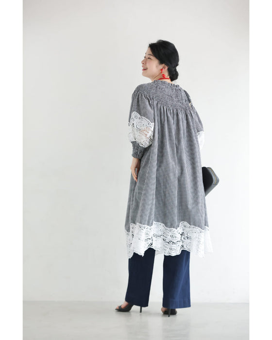 足元で揺れるレースのギンガムチェックミディアムワンピース