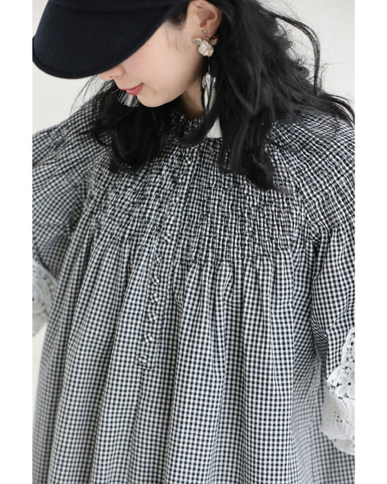 足元で揺れるレースのギンガムチェックミディアムワンピース