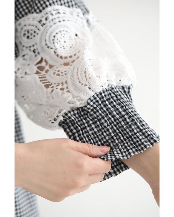 足元で揺れるレースのギンガムチェックミディアムワンピース