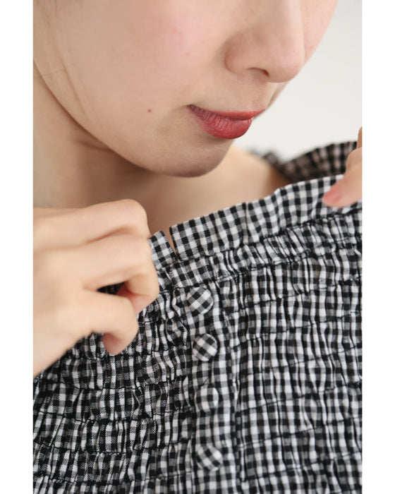 足元で揺れるレースのギンガムチェックミディアムワンピース