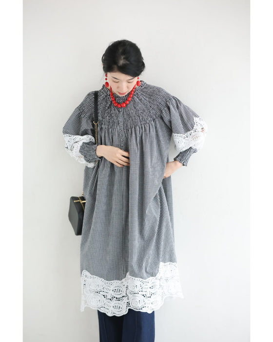 足元で揺れるレースのギンガムチェックミディアムワンピース