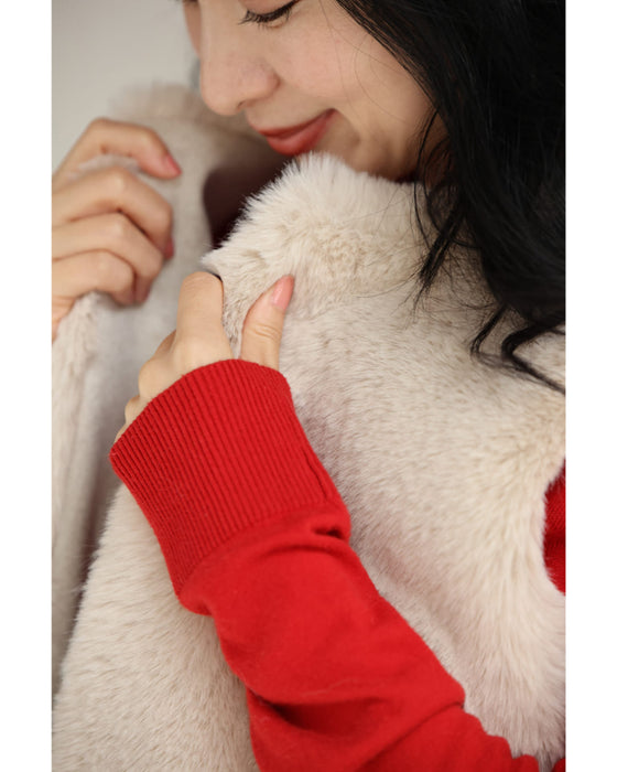 手触りふわふわファーのミルクティーカラーロングジレ