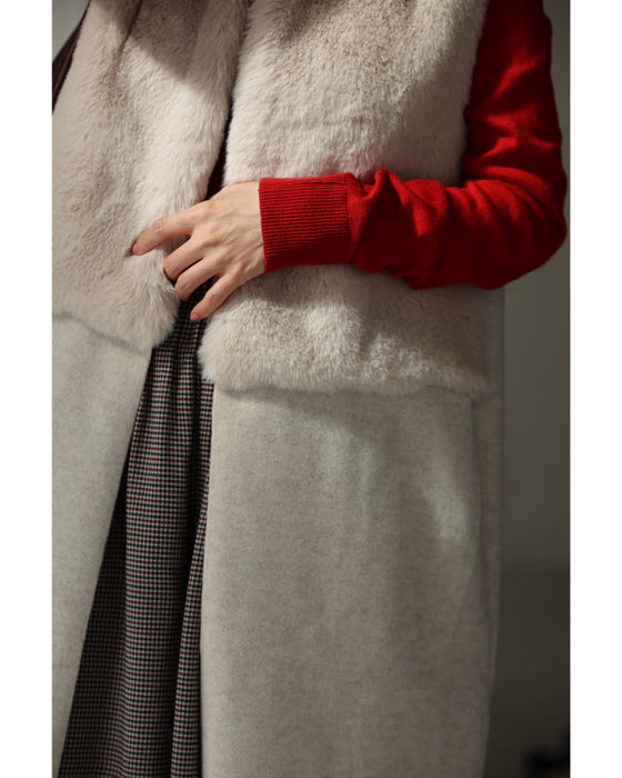 手触りふわふわファーのミルクティーカラーロングジレ