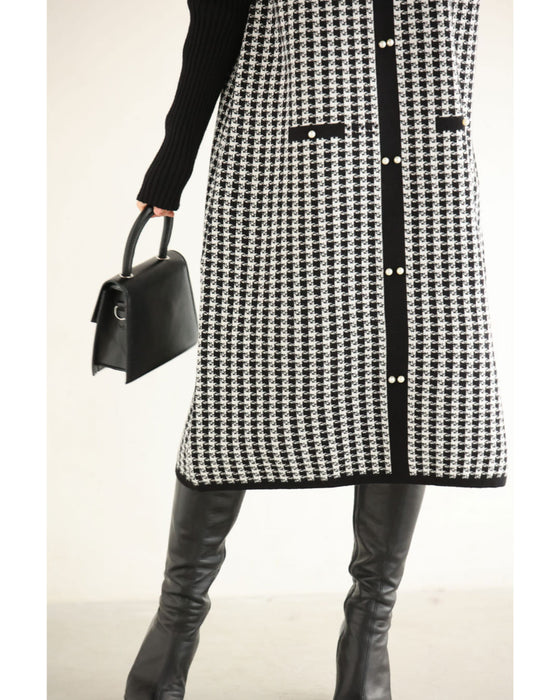 ライン上に艶めくパールの千鳥格子柄ニットミニワンピース