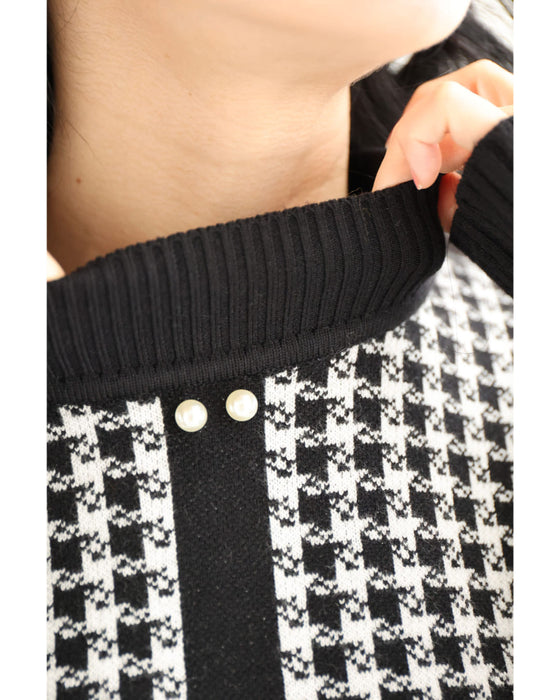 ライン上に艶めくパールの千鳥格子柄ニットミニワンピース