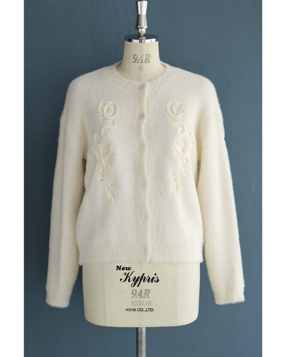 1輪の花モチーフ浮かぶ起毛もちもちニットカーディガン