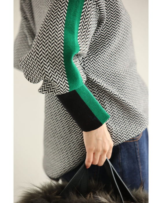 首元から流れる緑ラインのジグザグニットプルオーバートップス
