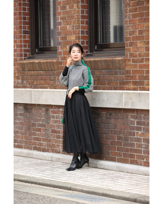 首元から流れる緑ラインのジグザグニットプルオーバートップス