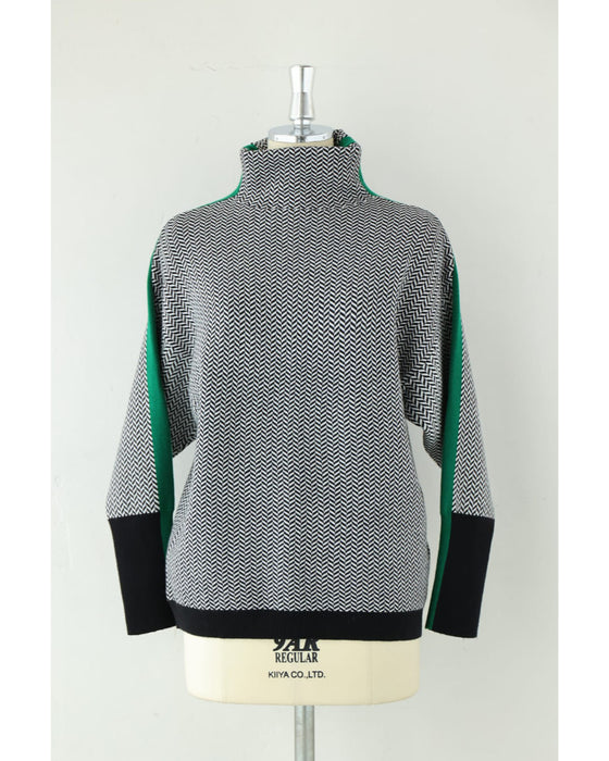 首元から流れる緑ラインのジグザグニットプルオーバートップス
