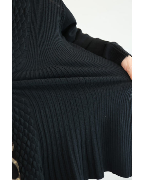 Aラインに広がるスッキリシルエットロングカーディガン