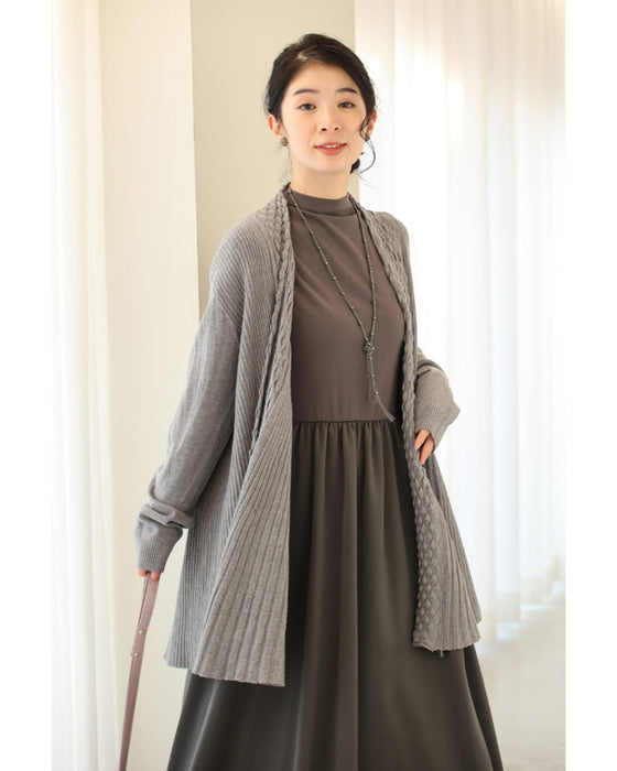 Aラインに広がるスッキリシルエットロングカーディガン