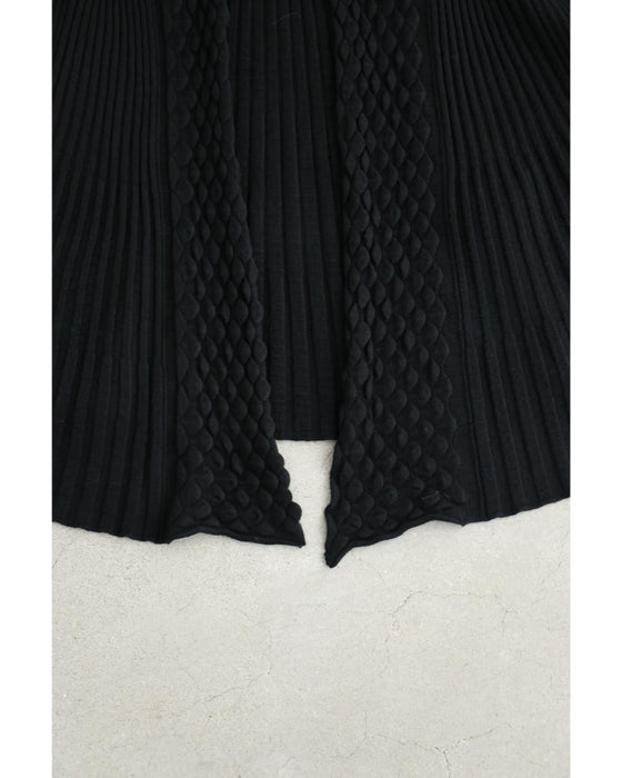 Aラインに広がるスッキリシルエットロングカーディガン