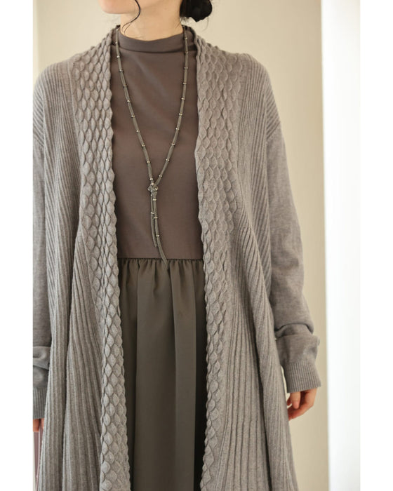 Aラインに広がるスッキリシルエットロングカーディガン