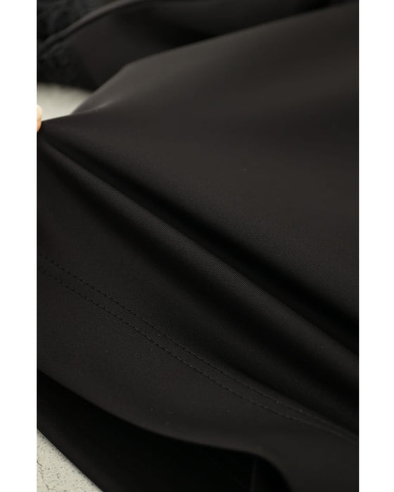 肩から流れる花レースのプルオーバートップス