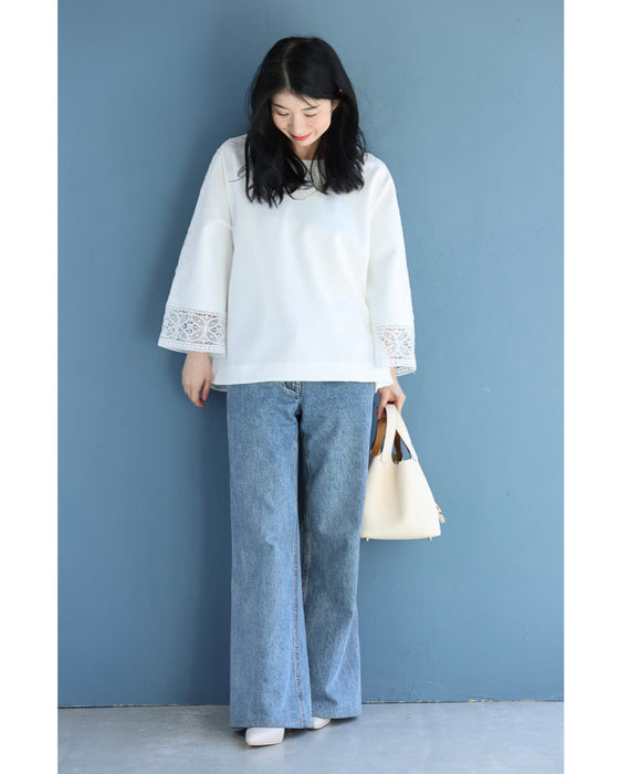 肩から流れる花レースのプルオーバートップス