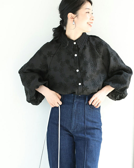 花刺繍とレースのポワン袖ブラウス
