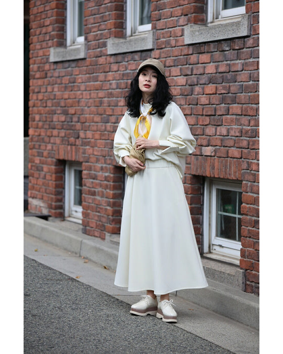 日常に馴染むエレガント。フレアラインミディアムスカート