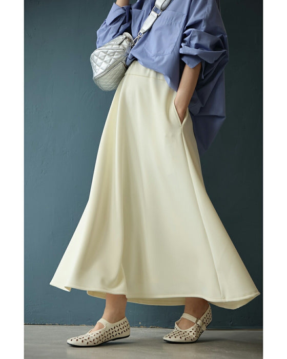 日常に馴染むエレガント。フレアラインミディアムスカート