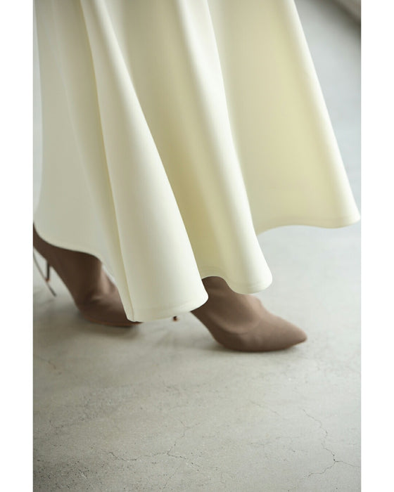 日常に馴染むエレガント。フレアラインミディアムスカート