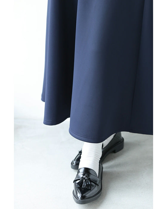 日常に馴染むエレガント。フレアラインミディアムスカート