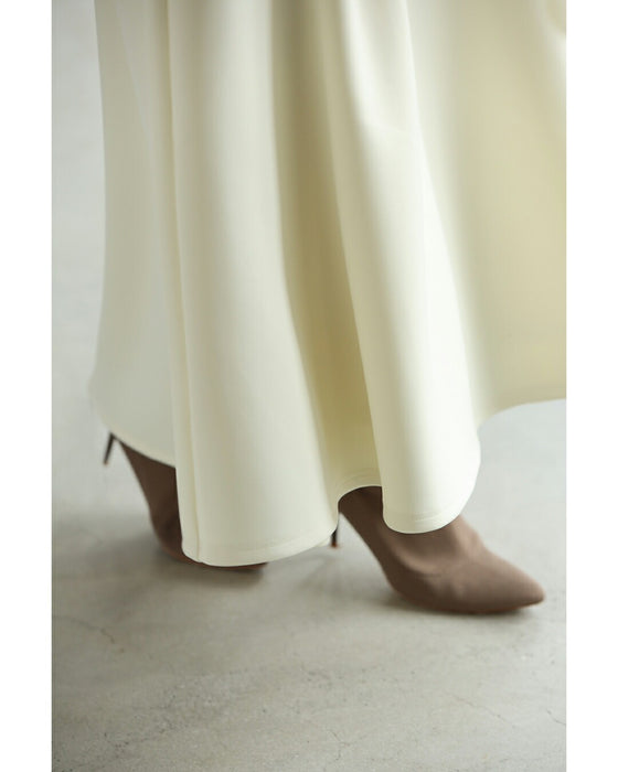 日常に馴染むエレガント。フレアラインミディアムスカート