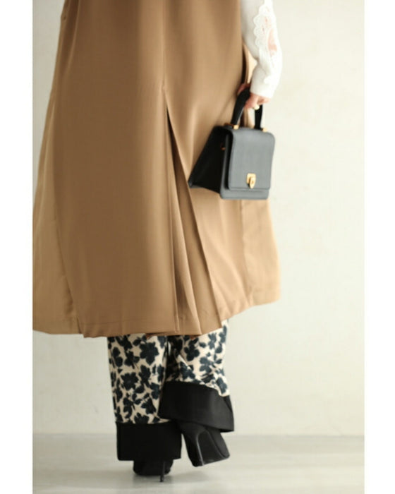 Long gilet vest with two-tone fabrics on front and back