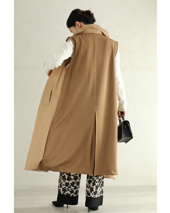Long gilet vest with two-tone fabrics on front and back