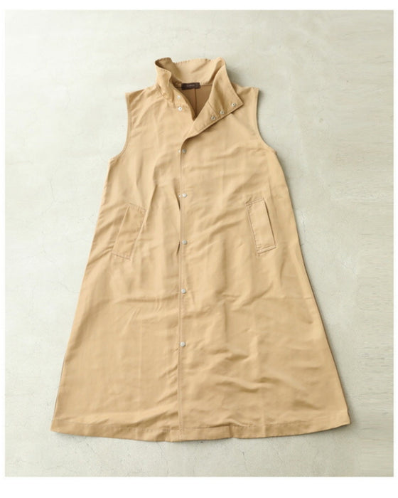 Long gilet vest with two-tone fabrics on front and back