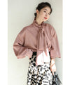(With ribbon) A glossy blouse top that adds a touch of elegance