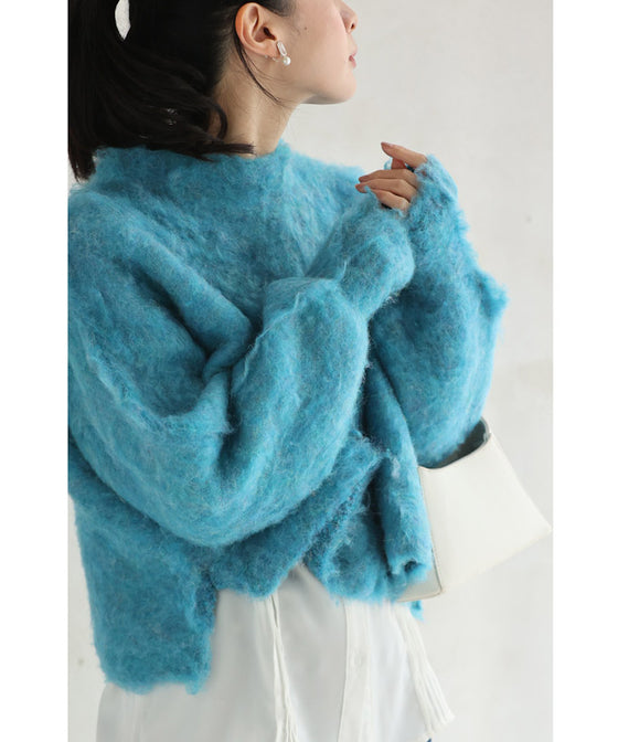 綿菓子のようにふわふわ。ショート丈ファープルオーバートップス