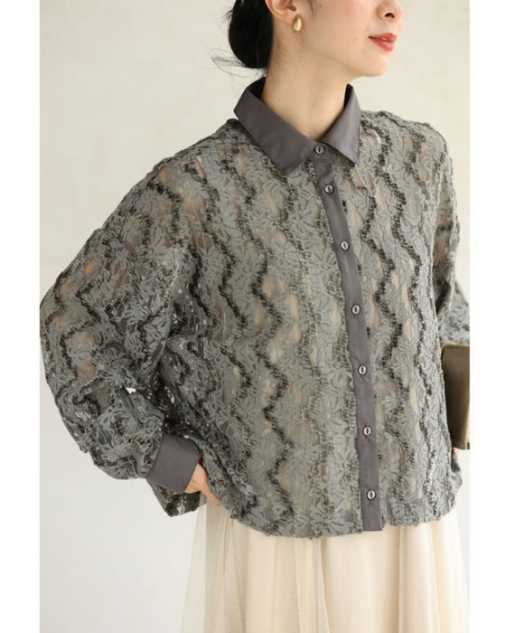 揺らめき流れるベロアラインのレースシャツトップス