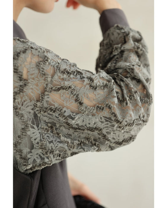 揺らめき流れるベロアラインのレースシャツトップス