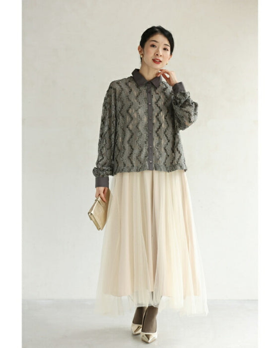 揺らめき流れるベロアラインのレースシャツトップス