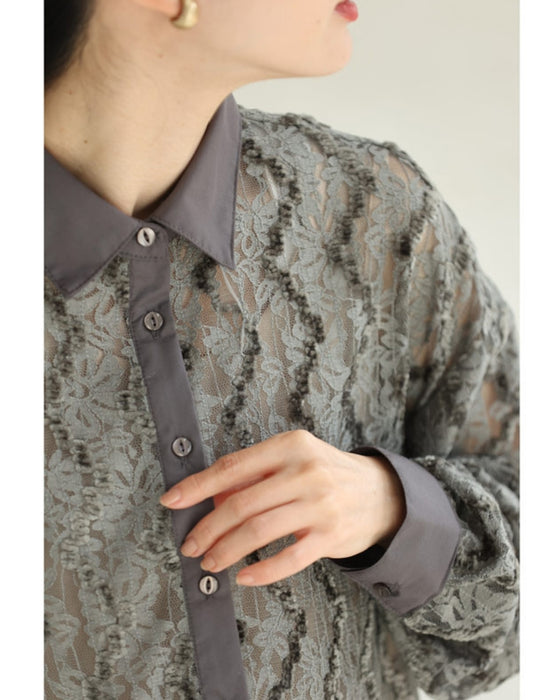 揺らめき流れるベロアラインのレースシャツトップス