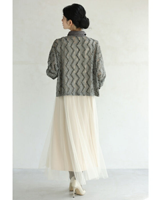 揺らめき流れるベロアラインのレースシャツトップス