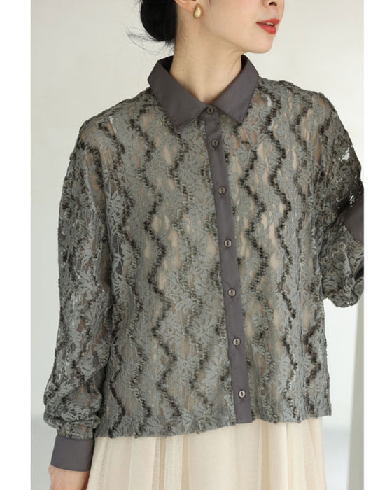 揺らめき流れるベロアラインのレースシャツトップス