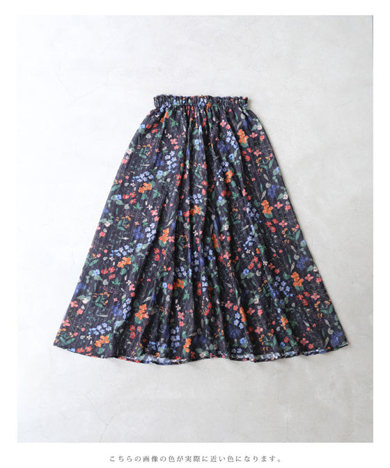 (ストラップ付き)ワンピースにもなる2way仕様。鮮やかな花柄ミディアムスカート