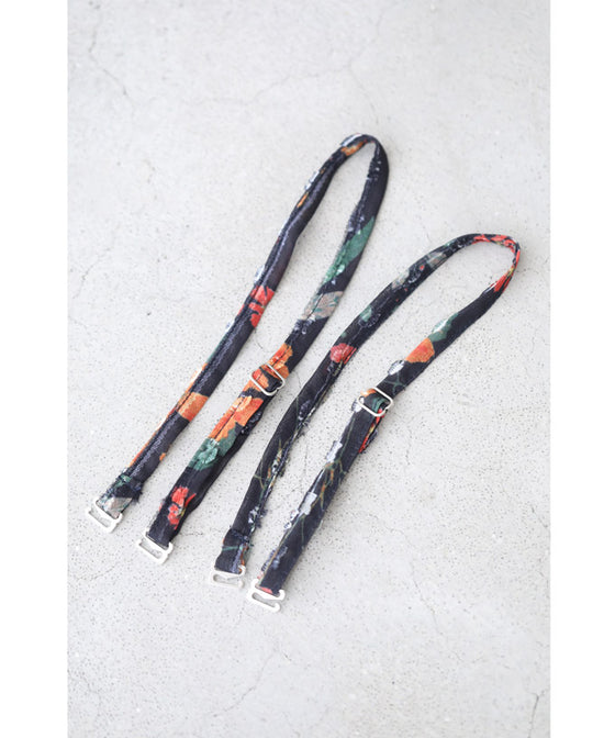 (ストラップ付き)ワンピースにもなる2way仕様。鮮やかな花柄ミディアムスカート