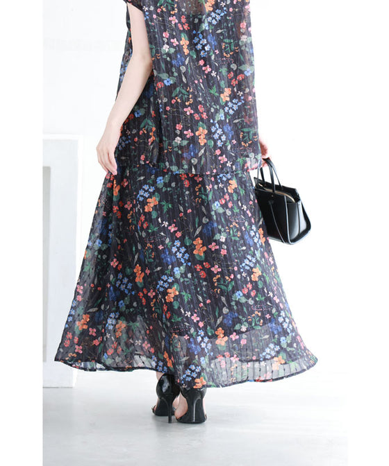 (ストラップ付き)ワンピースにもなる2way仕様。鮮やかな花柄ミディアムスカート