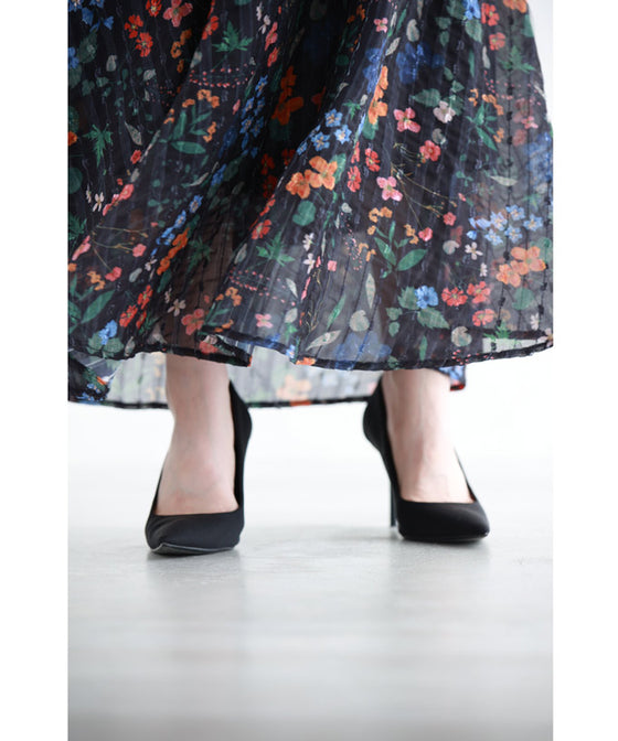 (ストラップ付き)ワンピースにもなる2way仕様。鮮やかな花柄ミディアムスカート