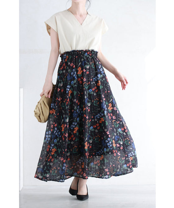 (ストラップ付き)ワンピースにもなる2way仕様。鮮やかな花柄ミディアムスカート