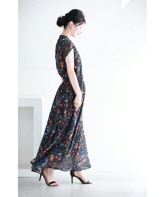 (ストラップ付き)ワンピースにもなる2way仕様。鮮やかな花柄ミディアムスカート