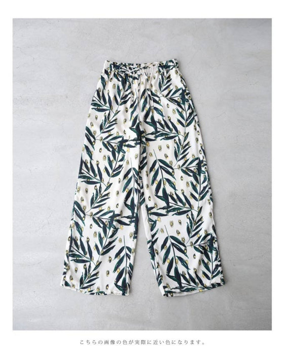 2-way design with a cinched hem. Wide pants with the feel of fireflies dancing on a summer night