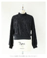 ふんわり纏う黒花レースプルオーバートップス