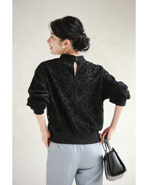 ふんわり纏う黒花レースプルオーバートップス