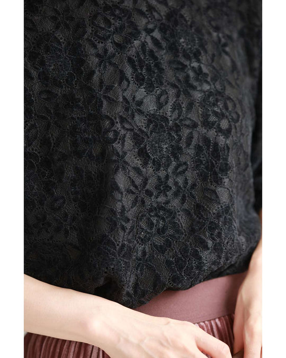 ふんわり纏う黒花レースプルオーバートップス