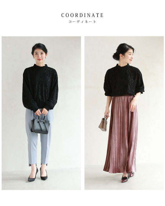 ふんわり纏う黒花レースプルオーバートップス