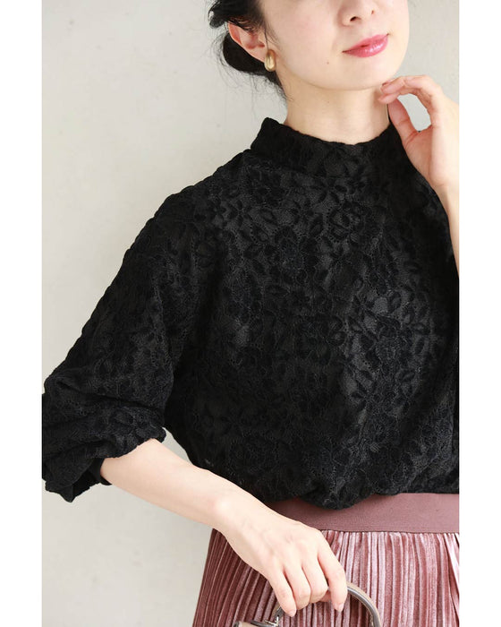 ふんわり纏う黒花レースプルオーバートップス