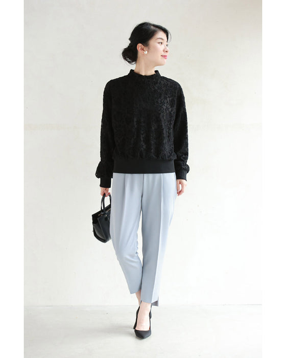 ふんわり纏う黒花レースプルオーバートップス